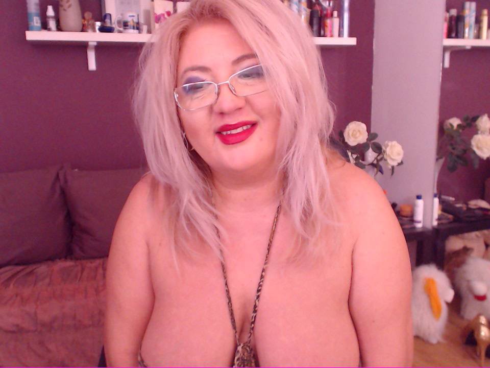 Image of cam model TresSexyFlorence from XloveCam