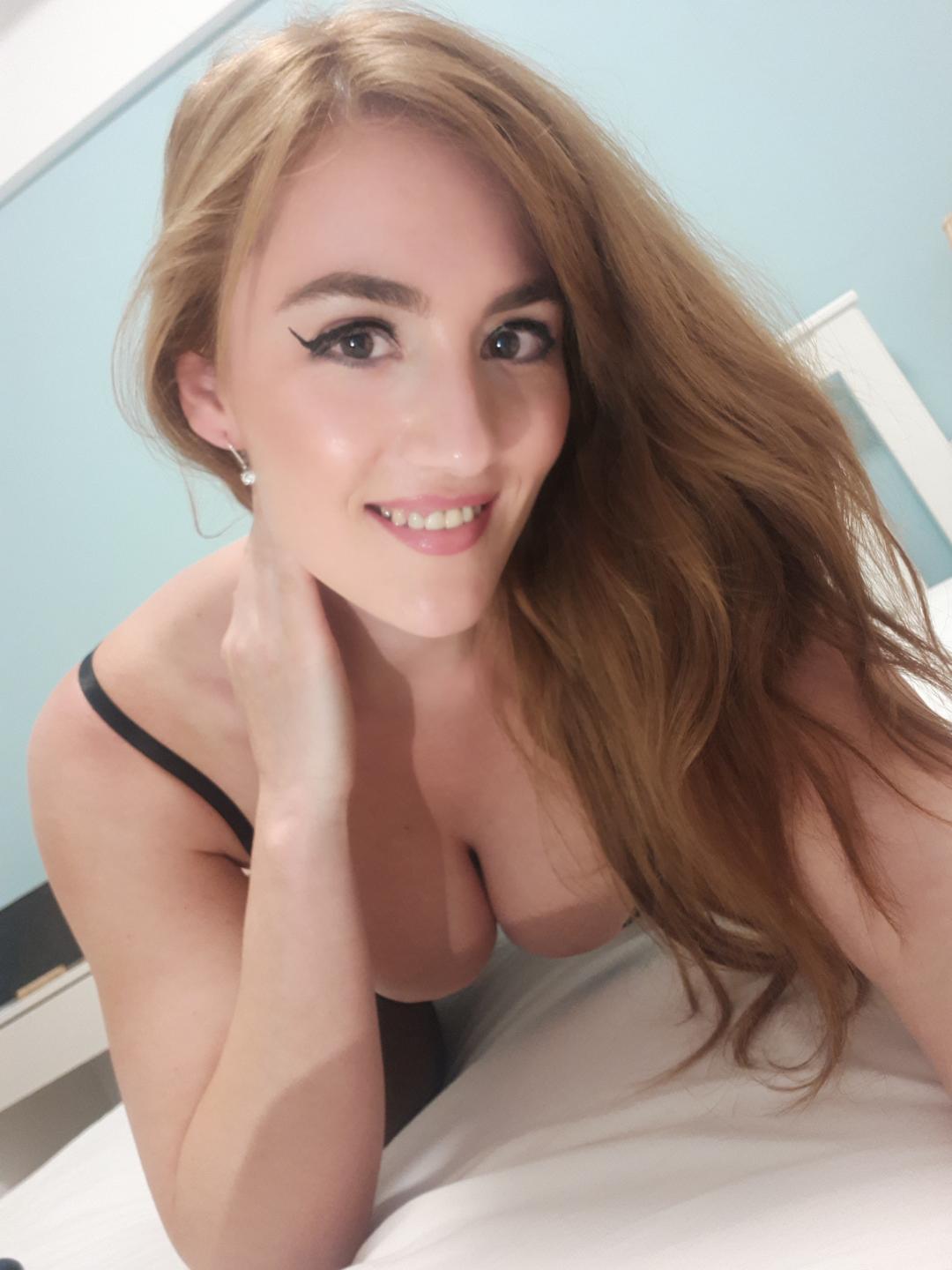 Image of cam model JanetJamesonn from XloveCam