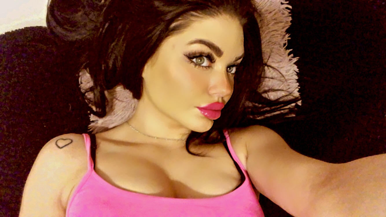 Image of cam model AishaMiss from XloveCam