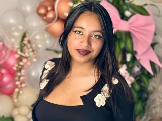 Webcam model AaliyahVega from XLoveCam