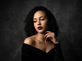 Webcam model AbvrilDubois from XLoveCam