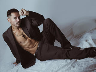 AdamsSanz Live Cam on XLoveCam