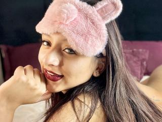 Webcam model AdelaRangel from XloveCam