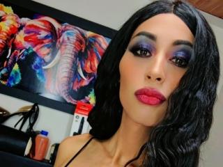 AdellaPineda live cam on UnifiedCams
