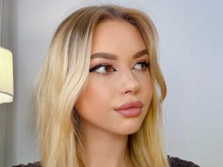 Adellume Live Webcam on XLoveCam