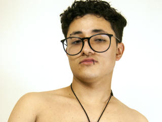 AdoniBaskerville Live Cam on XLoveCam