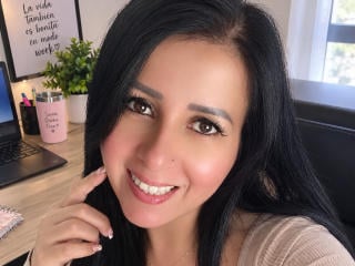 Webcam model AgathaBrunner from XLoveCam