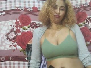 Webcam model AichaSexyKiss from XloveCam