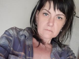 Webcam model AlanaLaDream from XloveCam