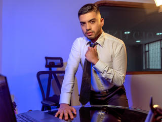 AlexanderDiaz – currently Offline