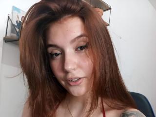 Webcam model AliciaBach from XLoveCam