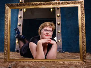 Webcam model AlinaRoses from XLoveCam