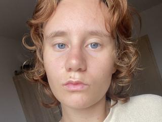 Webcam model AllyMinnie from XLoveCam