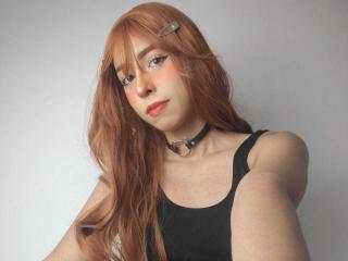 Webcam model AmelieBenson from XLoveCam