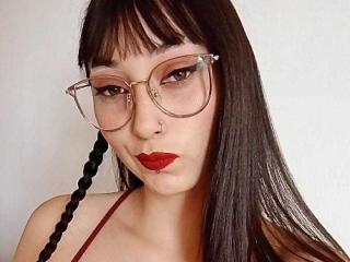 Webcam model AmelieNovak from XLoveCam