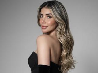 Webcam model AndreaaHot from XLoveCam