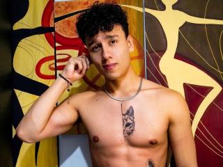AndrewThomas Live Webcam on XLoveCam