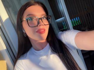 Webcam model AngelSweetShy from XLoveCam