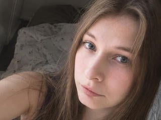 Webcam model AnnaKleinman from XLoveCam
