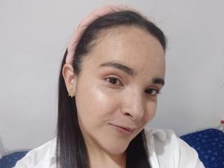 Webcam model AnneEvanss from XloveCam