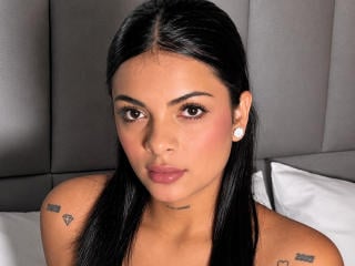 Webcam model ArantaRossi from XLoveCam