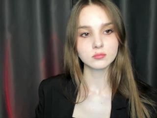 Webcam model AshleyLongs from XLoveCam