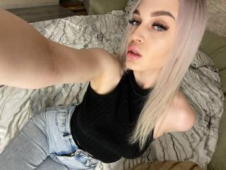 Profile and Statistics for AugustinaJulia on XLoveCam