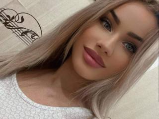 Webcam model BeatriceGalaxy from XLoveCam