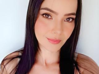 Webcam model BellaVelvet from XLoveCam