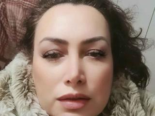 Webcam model BelleBelucci from XloveCam