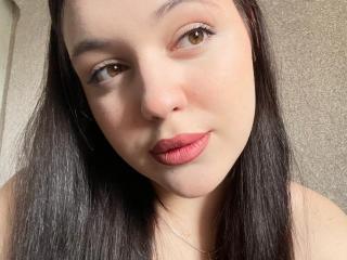 Webcam model BettieToni from XLoveCam