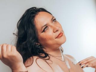 Webcam model BiancaHottiest from XLoveCam