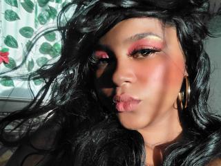 Webcam model BigCurvyLove from XloveCam