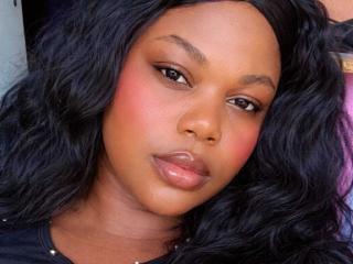 Webcam model BigCurvyMermy from XLoveCam