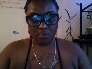 Webcam model BigMara from XloveCam