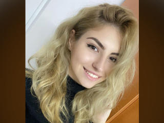 Webcam model BlondeAmaya from XLoveCam