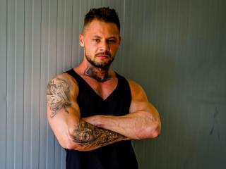 BrianHott live on XLoveCam