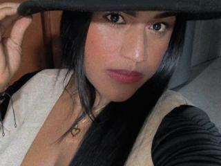BrunetteJuicyX69 Selfie Gallery