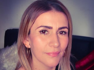 Webcam model CamilleMullerr from XLoveCam