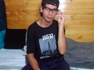 CamiloHottestX live cam on UnifiedCams