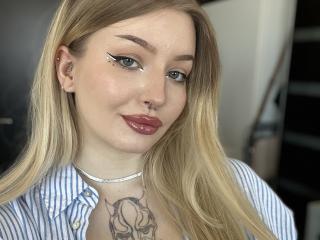 Webcam model CamilyaB from XLoveCam