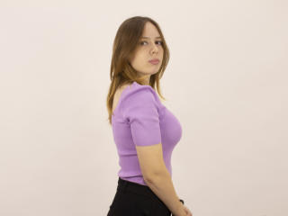 Webcam model CammyKiss from XLoveCam