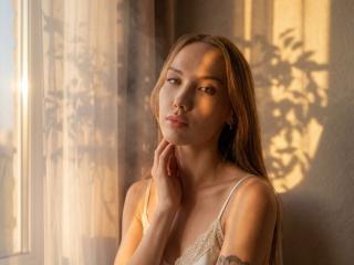 Webcam model CarlitaDeppe from XLoveCam