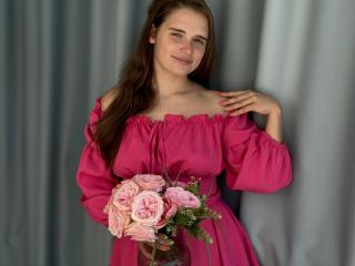 Webcam model CarolineHott69 from XLoveCam