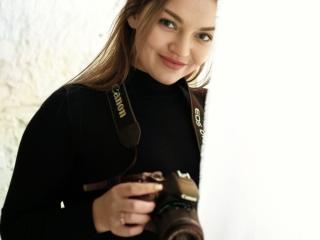 Webcam model CarrieAngela from XLoveCam