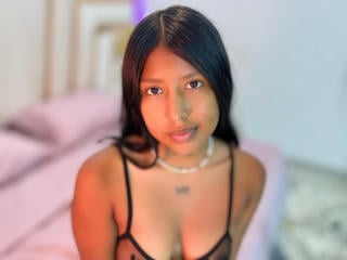 Webcam model CatalinaRossO from XLoveCam