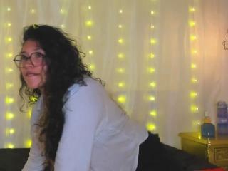 Webcam model ChantalBernadette from XLoveCam