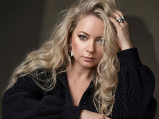 Webcam model CharlotteKerti from XloveCam