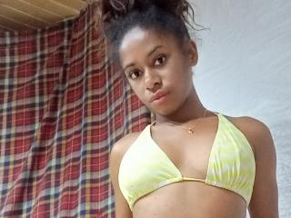 Webcam model ChatBelle from XLoveCam