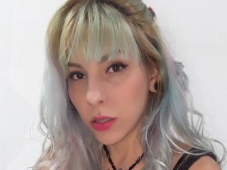 Webcam model Chloe69Blue from XloveCam